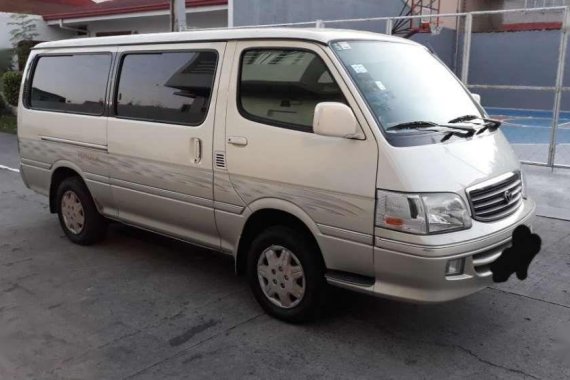 2004 Toyota Hiace Super Grandia 5L Local version