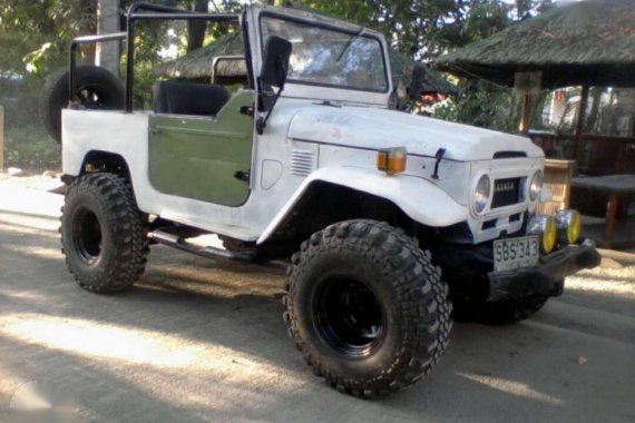 SELLING TOYOTA Land Cruiser fj40 4x4