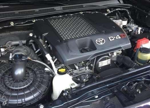 TOYOTA Fortuner V emerald green 2015 top of the line black edition