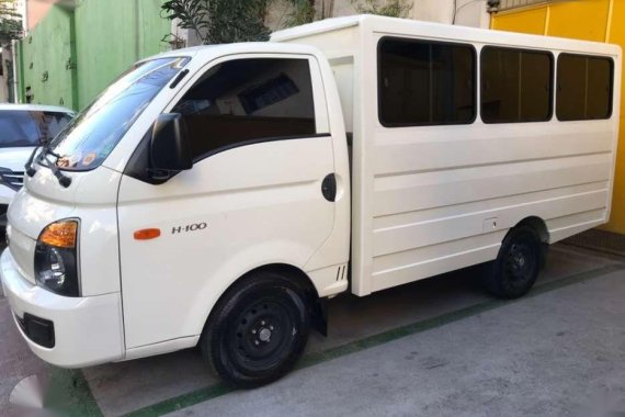 Selling 2017 Hyundai H100 Manual Dual AC