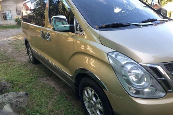 SELLING HYUNDAI Starex vgt 2010 gold