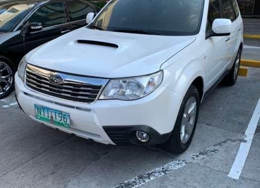 For sale 2009 SUBARU Forester XT Pearl white