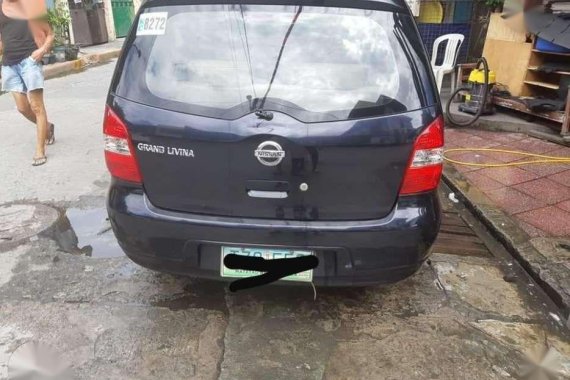SELLING NISSAN Grand Livina 2011