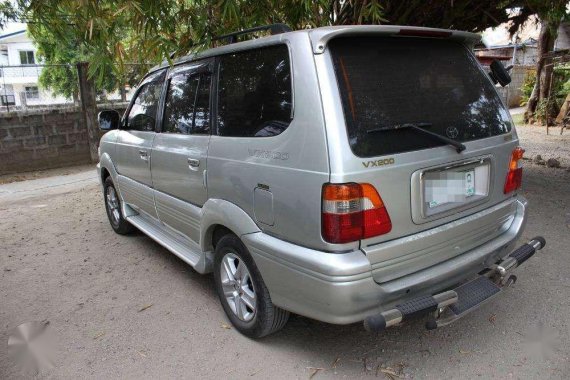 Toyota REVO VX200 2004 Top of the Line