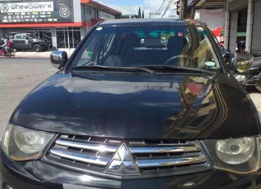 Mitsubishi Strada 4x4 top of the line 2010