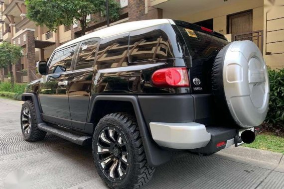 2014 Toyota FJ Cruiser AT 4x4 1st owned lady driven