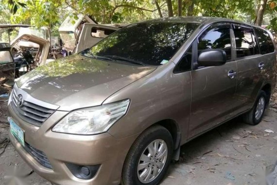 For sale TOYOTA Innova E 2012 model manual transmission