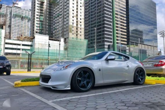2009 Nissan 370Z Brilliant Silver 6-speed AT