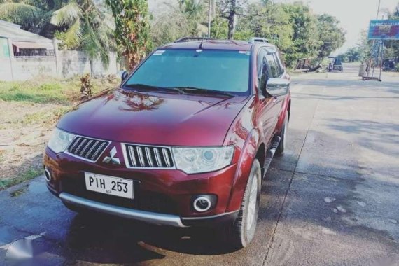 SELLING MITSUBISHI Montero gls se 2011