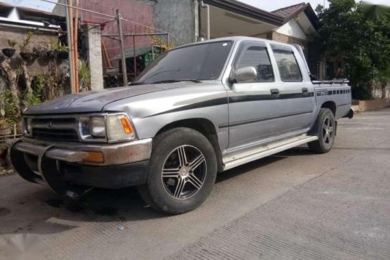 Toyota Hilux 1998 model manual 4x2 for sale