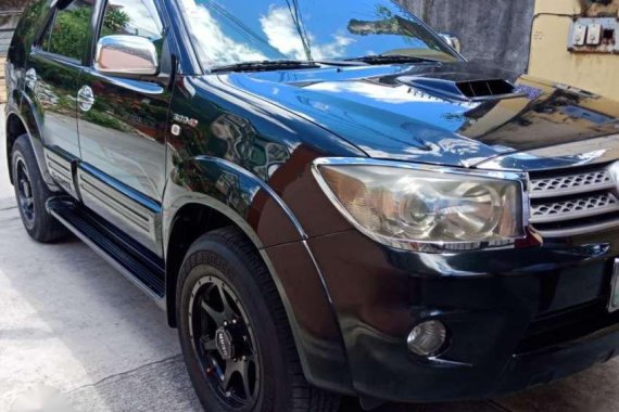 2010 Toyota Fortuner V 4x4 FOR SALE