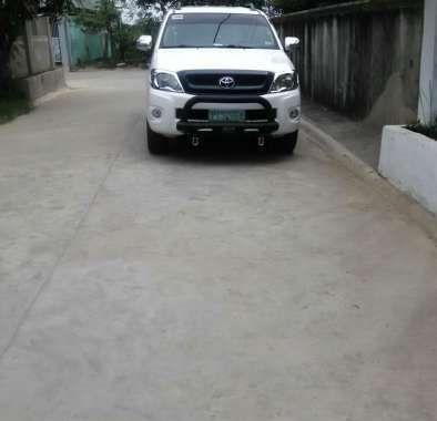 TOYOTA Hilux 2010 diesel manual very good condition