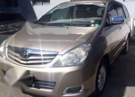 For sale Toyota Innova g 2010 TOP of the line gas manual