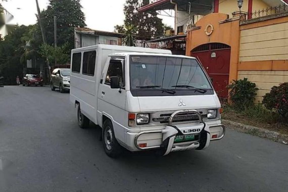 2013 Mitsubishi L300 fb dual aircon cold for sale