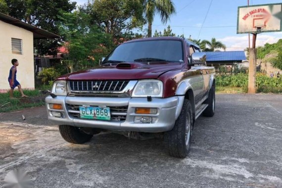 4x4 Mitsubishi Strada 2000 Very Well-maintained engine.