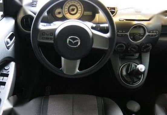 2011 MAZDA 2 . manual - all power - very smooth - like new - fresh