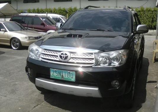 Toyota Fortuner 2010 V AT for sale