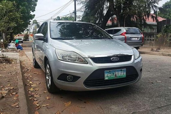 2009 Ford Focus Automatic Gas hatchback