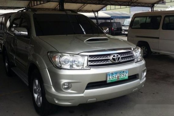Toyota Fortuner 2011 V for sale
