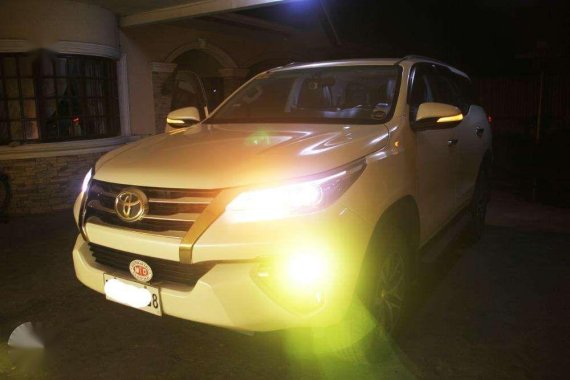 Toyota Fortuner 4X2 Deisel 2.4 V AT Pearl White