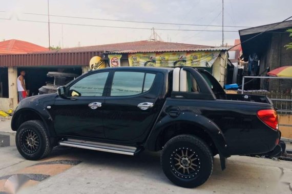 Mitsubishi Strada 2012 manual for sale