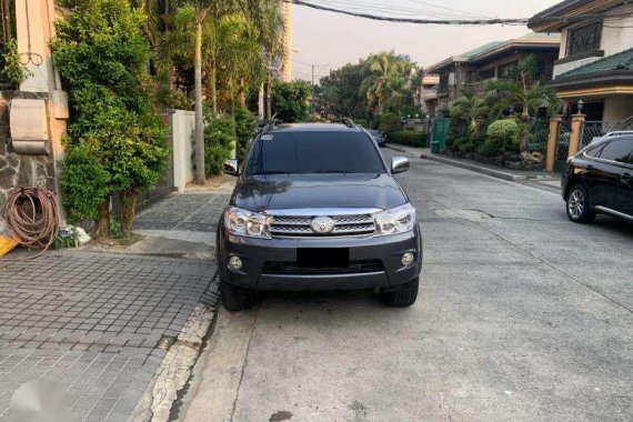 2011 Toyota Fortuner 2.5G AT Diesel 4x2 FOR SALE