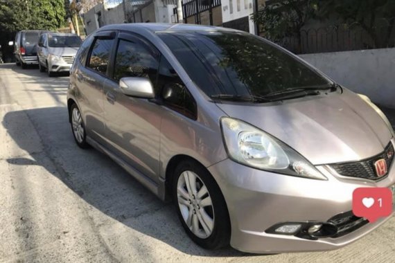 FOR SALE HONDA JAZZ 2009 i-vtec AT