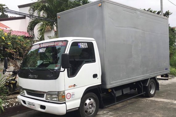 Selling White Isuzu Elf 2018 Manual Diesel 