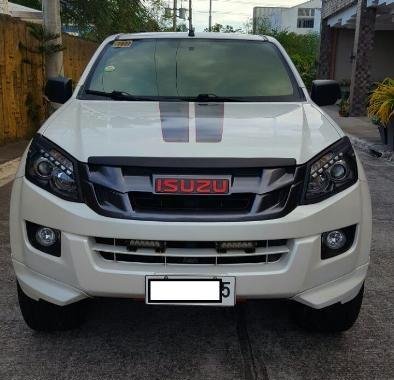 Pearl White Isuzu D-Max 2015 Manual Gasoline for sale in Quezon City