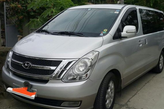 Selling Gold Hyundai Starex in Talisay