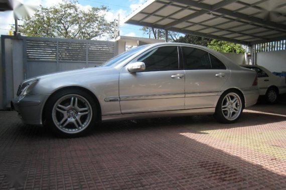 2nd Hand (Used) Mercedes-Benz C200 2001 Automatic Gasoline for sale in Quezon City