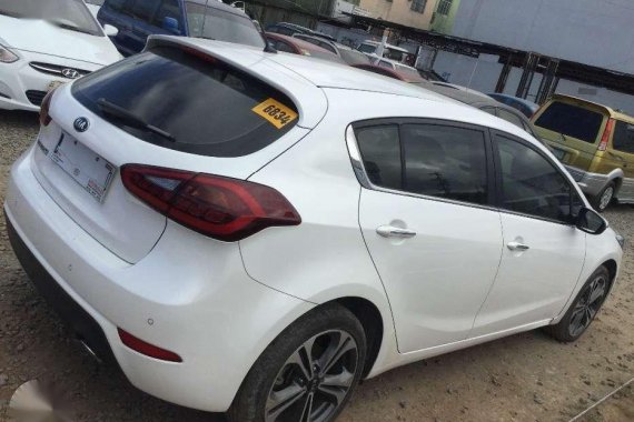 Selling 2nd Hand Kia Forte 2016 Hatchback in Cainta