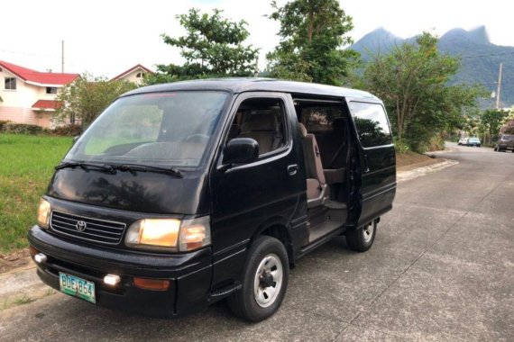 Selling 2nd Hand (Used) Toyota Hiace Van in Parañaque