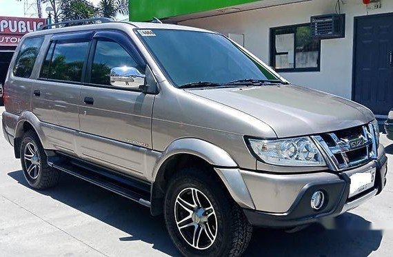 Selling Beige 2014 Isuzu Crosswind at 59000 km in Meycauayan