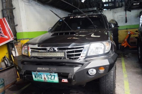 Selling Black 2013 Toyota Hilux Truck in Manila