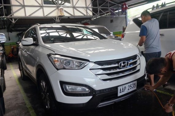 Selling White Hyundai Santa Fe 2014 in Manila