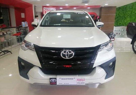 Selling White Toyota Fortuner 2019 