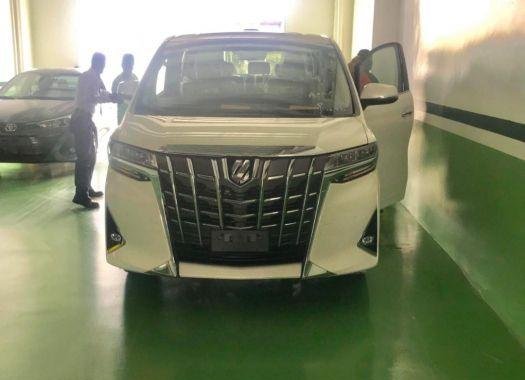 Selling Toyota Alphard Automatic Gasoline in Teresa