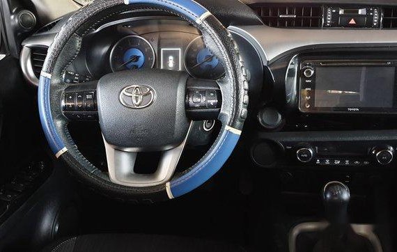 Selling White Toyota Hilux 2016 at 8800 km in Quezon City