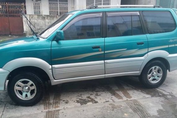 Toyota REVO 2000 for sale 