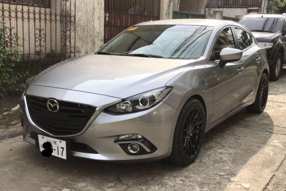 Selling 2016 Mazda 3 Hatchback in Manila