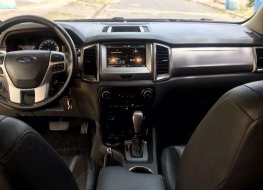 Selling Black Ford Everest 2016 Automatic Diesel in Las Piñas