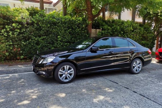 Sell Black 2009 Mercedes-Benz 300 at 30000 km in Quezon City