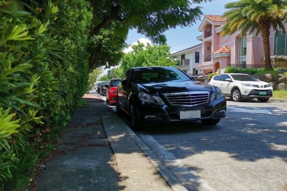 Sell Black 2009 Mercedes-Benz 300 at 30000 km in Quezon City