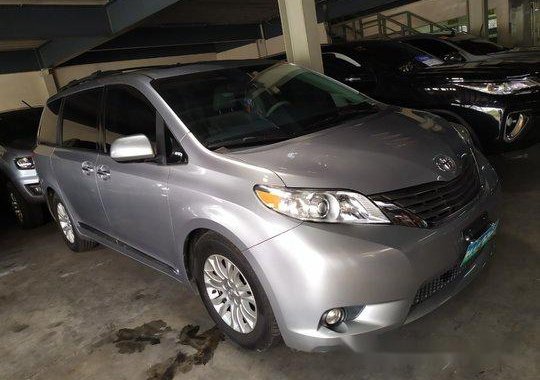 Selling Silver Toyota Sienna 2013 in Pasig