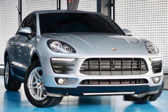 Silver Porsche Macan 2016 at 13101 km for sale