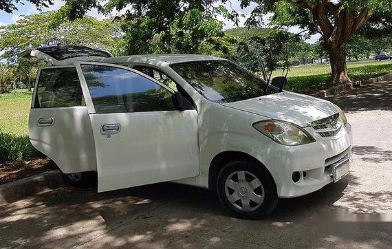 Selling White Toyota Avanza 2007 at 298000 km in Davao City