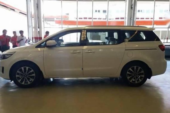 Selling Brand New Kia Grand Carnival 2019 in Manila