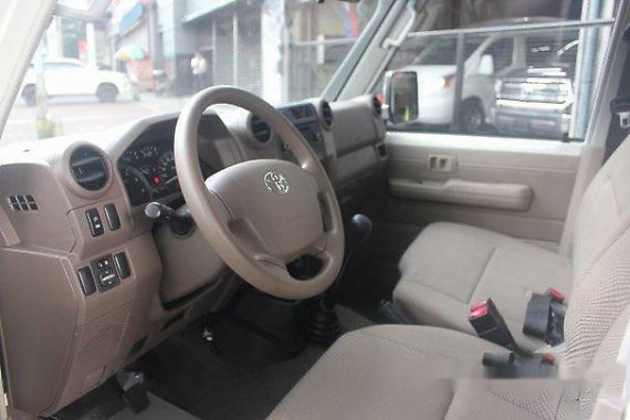 Sell White 2018 Toyota Land Cruiser for sale