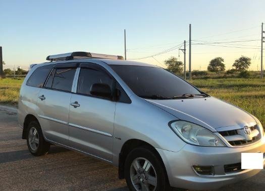 Selling 2nd Hand Toyota Innova 2005 Manual Diesel at 100000 km in Biñan